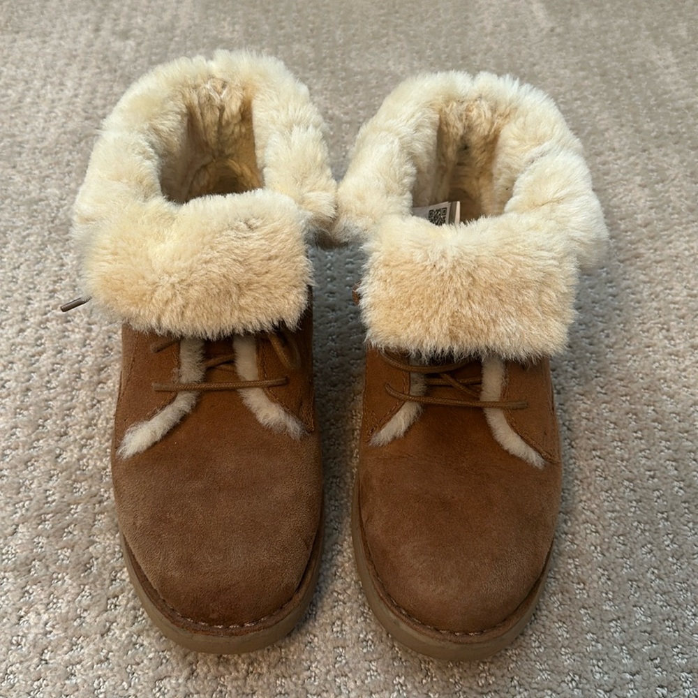 UGG Quincy Boot - shearling lined 

Size 7.5